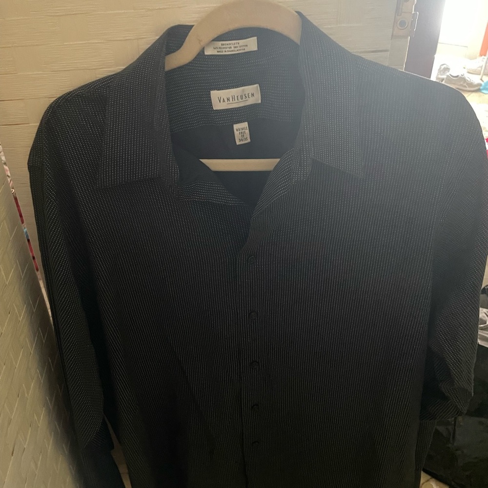 Great Van Heusen shirt, gorgeous pattern color! NWOT